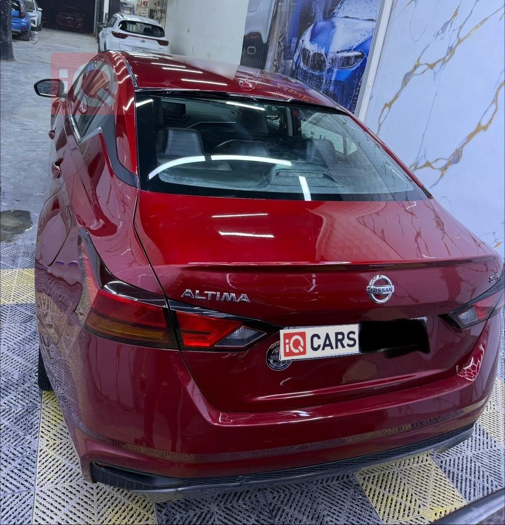 نيسان ألتيما